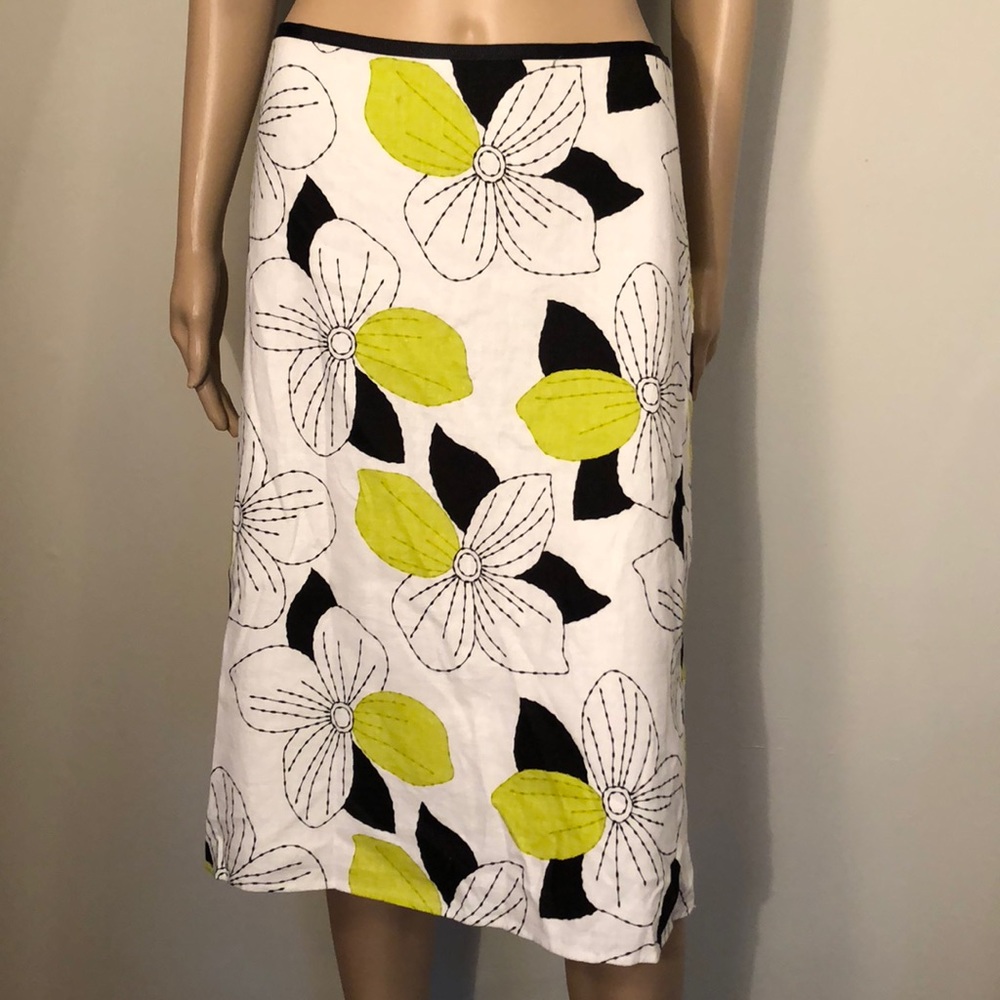 A-line Cato skirt like green, black, white Floral